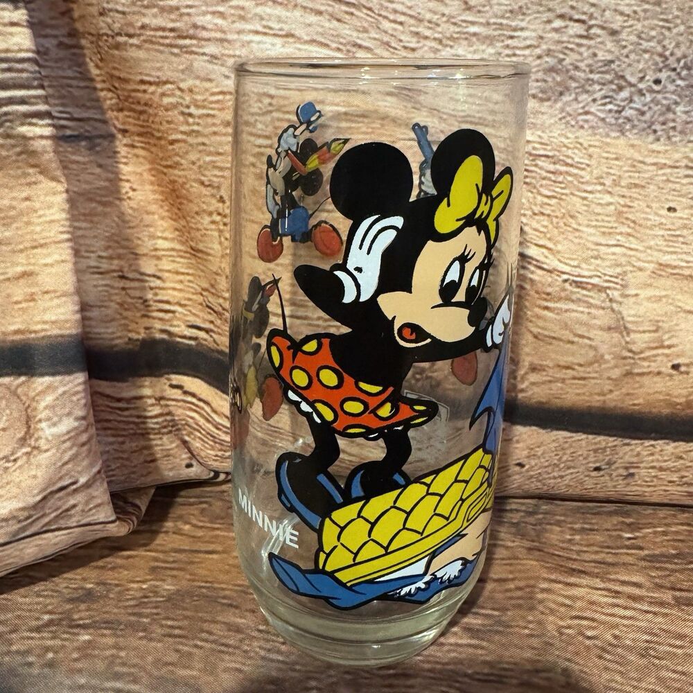 Vintage Minnie Mouse Glass 70's Pepsi Walt Disney Collector Series Cowboy Indian